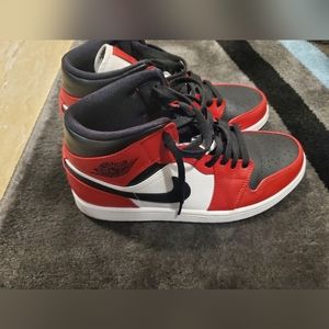Jordan 1 Chicago Mid